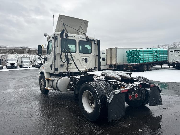 2017 Freightliner Cascadia in Binghamton, NY — photo 5