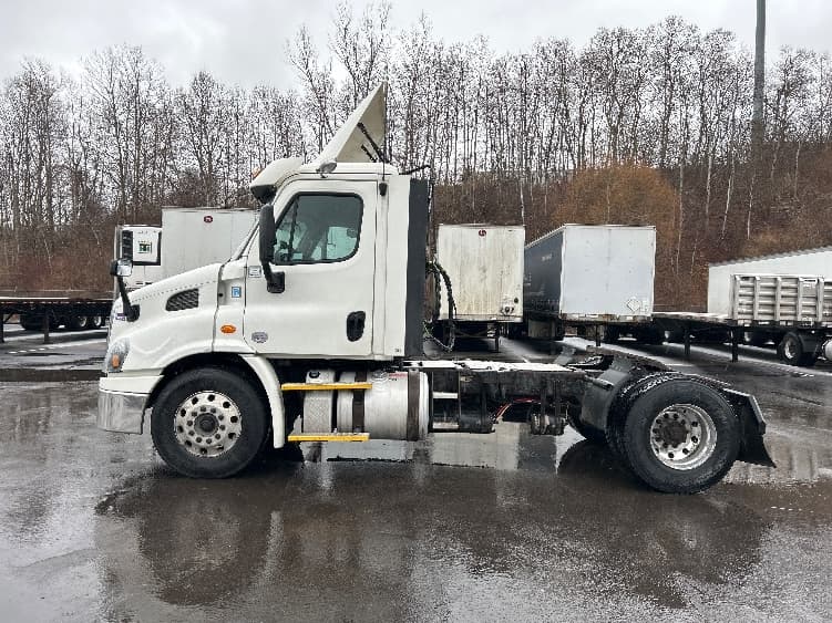 2017 Freightliner Cascadia in Binghamton, NY — photo 4
