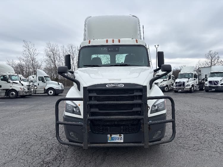 2023 Freightliner Cascadia in Obetz, OH — photo 2