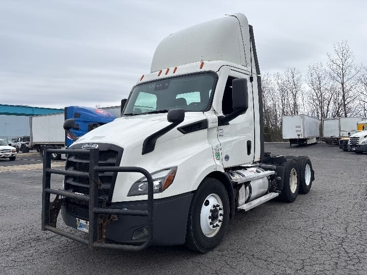 2023 Freightliner Cascadia in Obetz, OH — photo 3