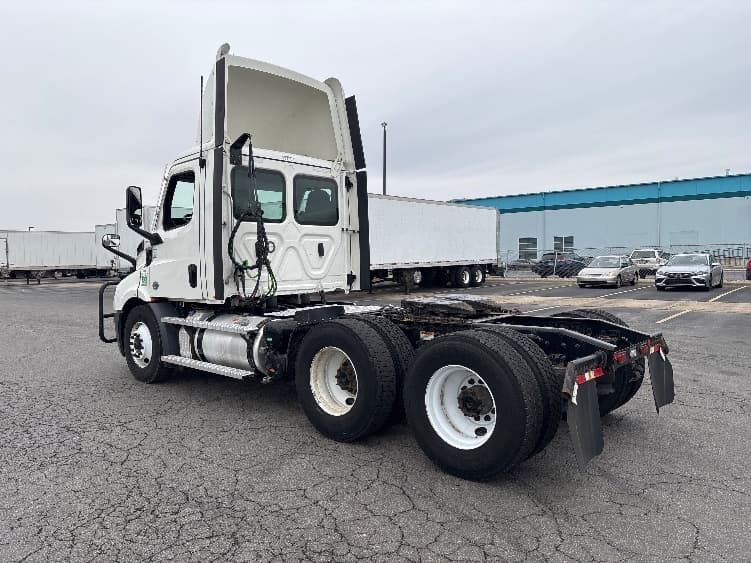 2023 Freightliner Cascadia in Obetz, OH — photo 5