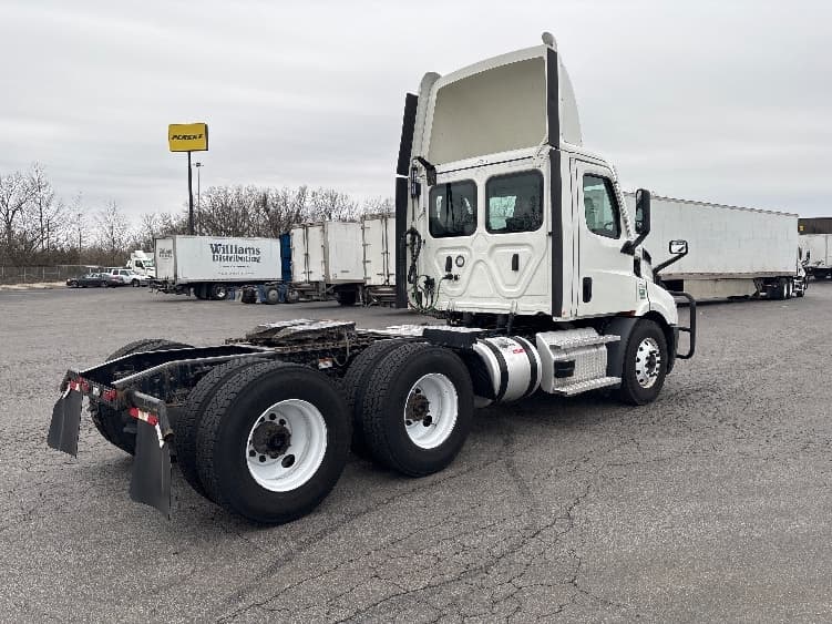 2023 Freightliner Cascadia in Obetz, OH — photo 7
