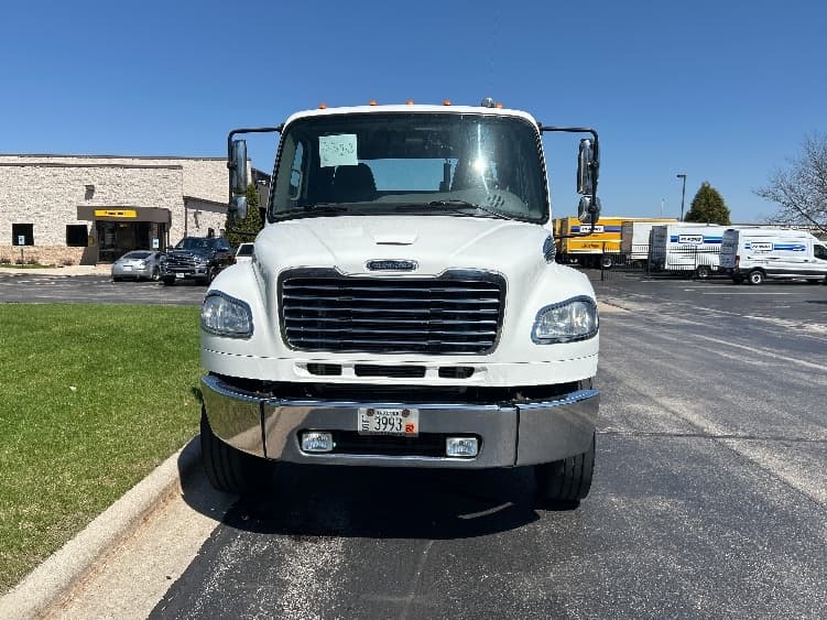 2018 Freightliner M2 106 in De Pere, WI — photo 2