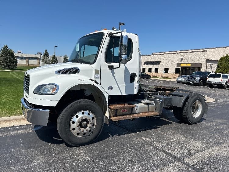 2018 Freightliner M2 106 in De Pere, WI — photo 3