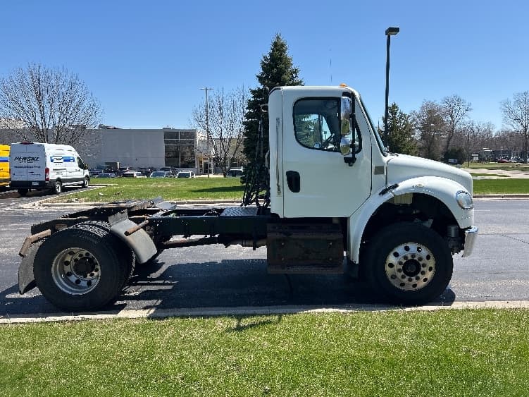 2018 Freightliner M2 106 in De Pere, WI — photo 8