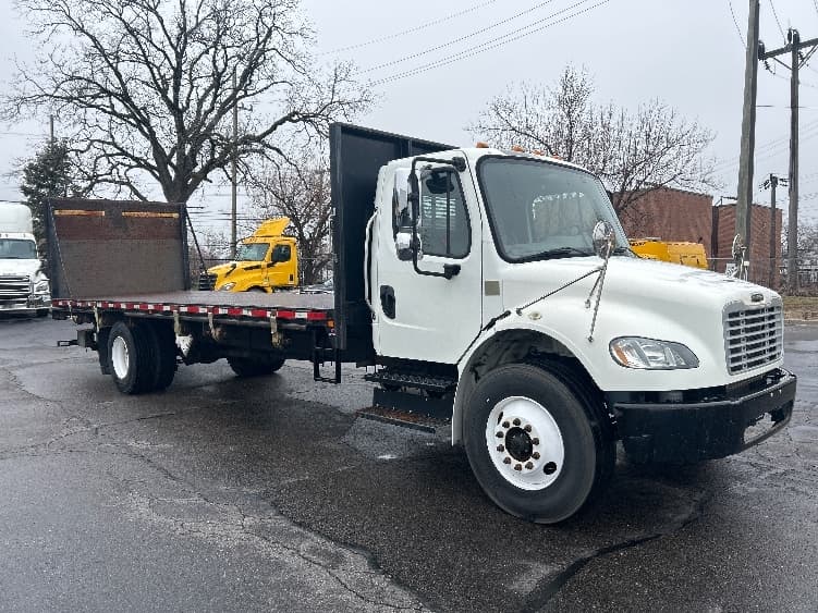 2018 Freightliner M2 106