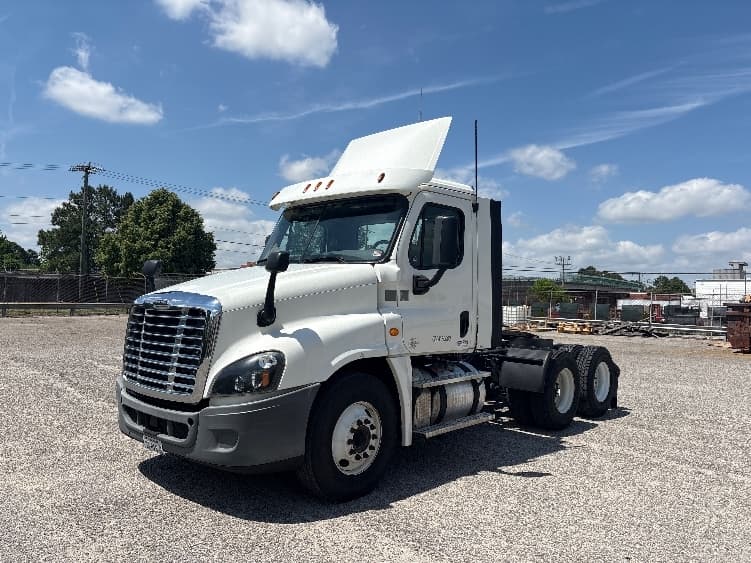 2018 Freightliner Cascadia in Norfolk, VA — photo 3