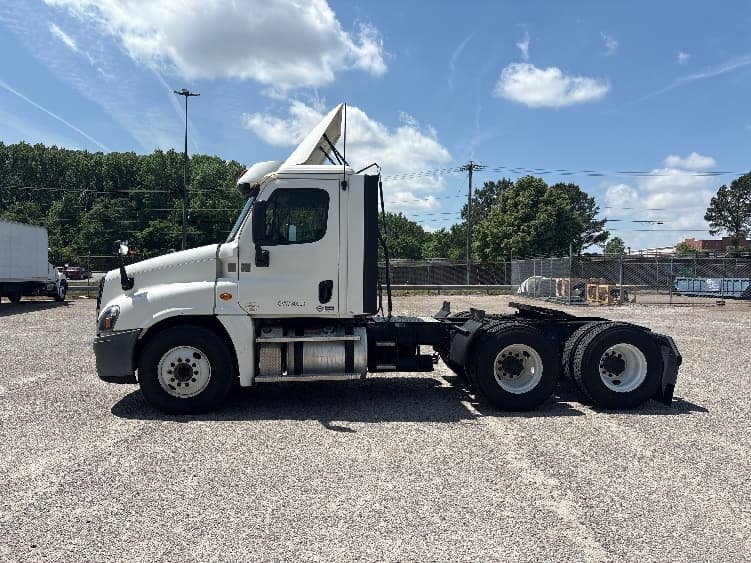 2018 Freightliner Cascadia in Norfolk, VA — photo 4