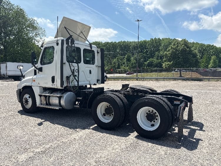 2018 Freightliner Cascadia in Norfolk, VA — photo 5