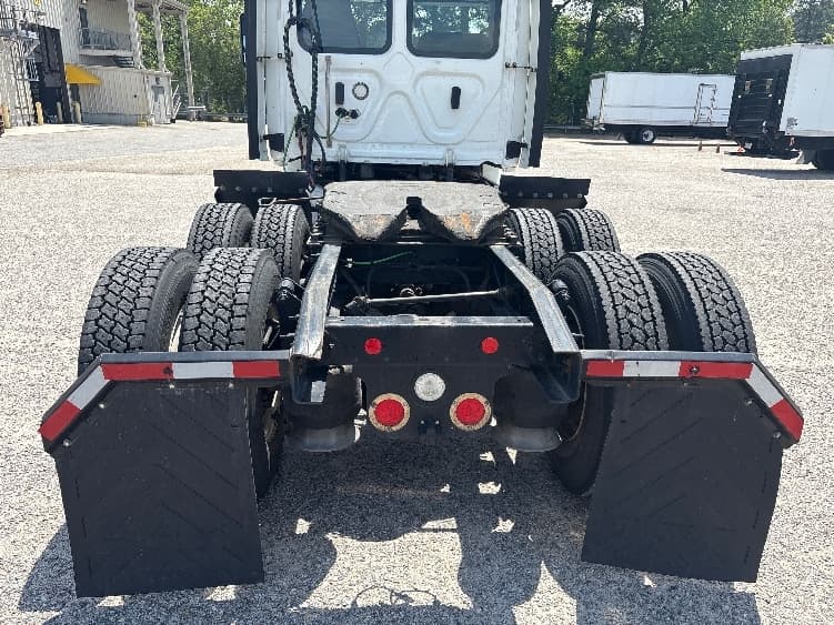 2018 Freightliner Cascadia in Norfolk, VA — photo 6