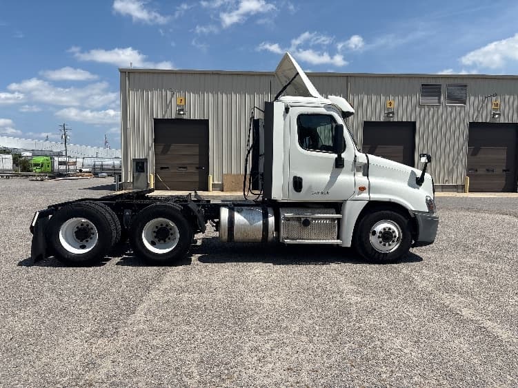 2018 Freightliner Cascadia in Norfolk, VA — photo 8