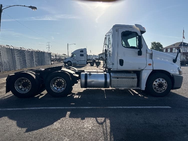 2019 Freightliner Cascadia in Nashville (Mount Juliet), TN — photo 8