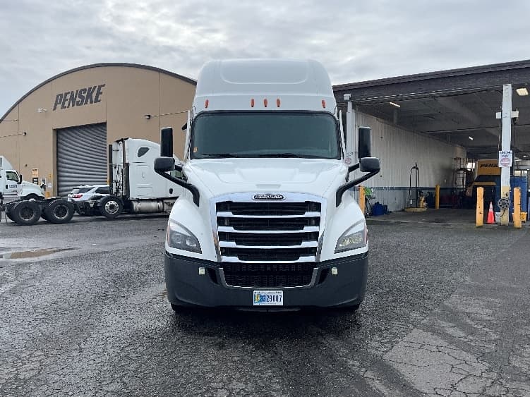 2023 Freightliner Cascadia in Lacey, WA — photo 2