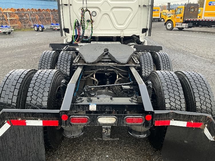 2023 Freightliner Cascadia in Lacey, WA — photo 6