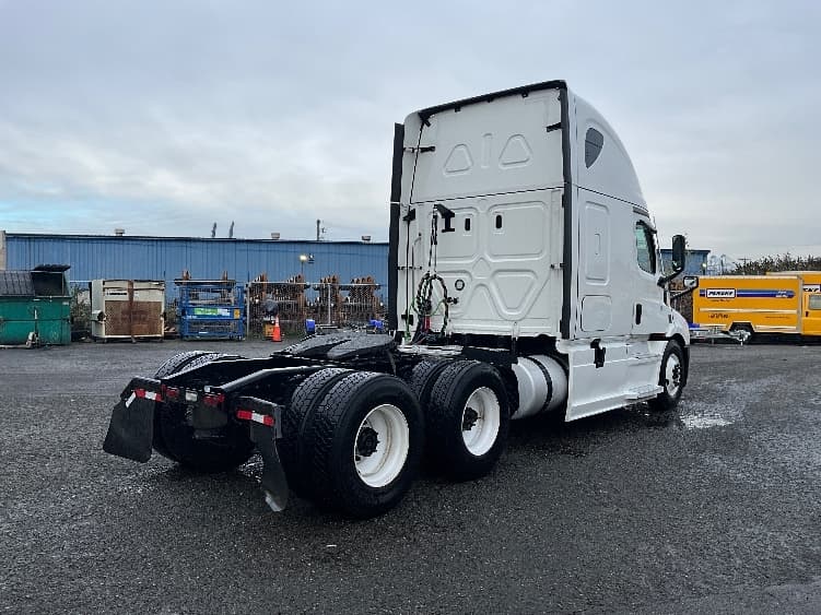 2023 Freightliner Cascadia in Lacey, WA — photo 7