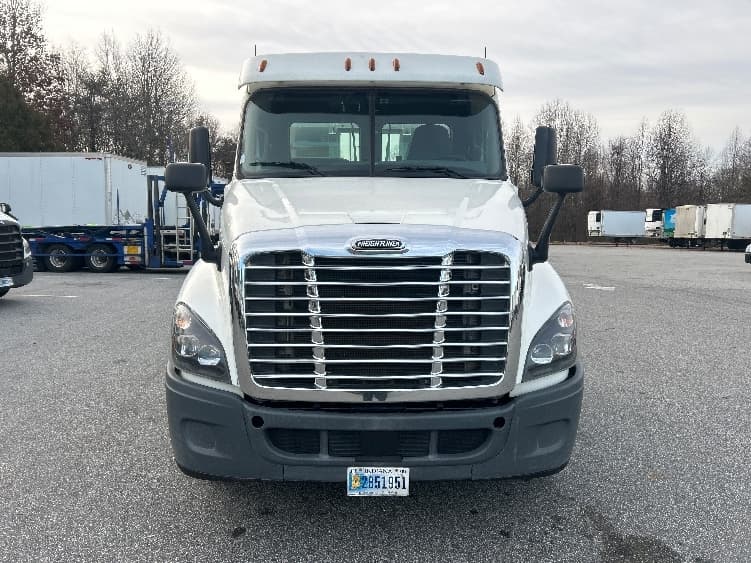 2018 Freightliner Cascadia in Greensboro, NC — photo 2