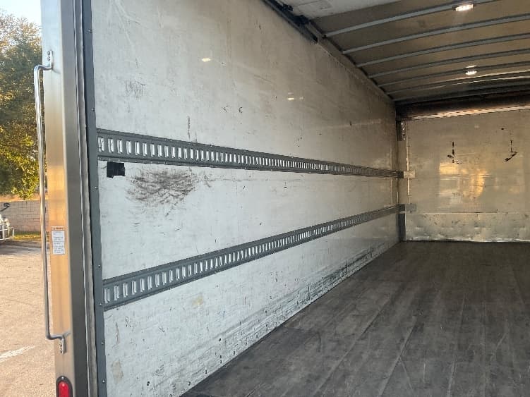 2018 Freightliner M2 106 in Tampa, FL — photo 10