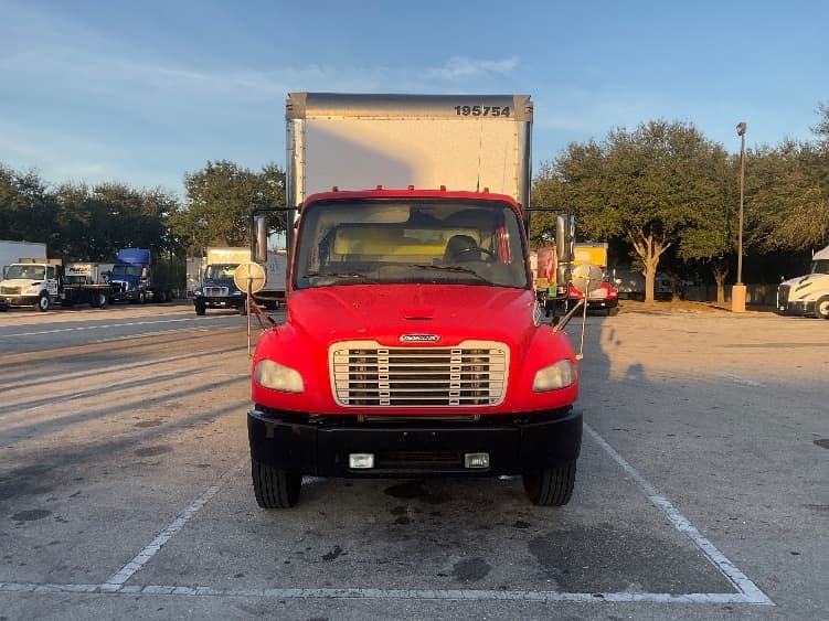 2018 Freightliner M2 106 in Tampa, FL — photo 2