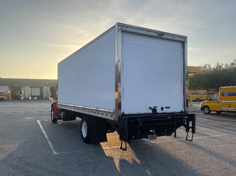2018 Freightliner M2 106 in Tampa, FL — photo 6