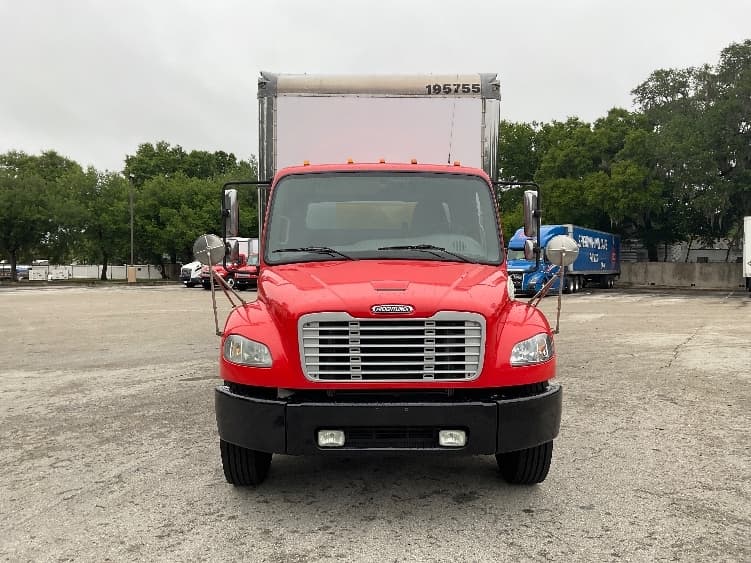 2018 Freightliner M2 106 in Tampa, FL — photo 2