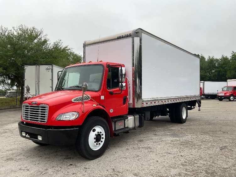 2018 Freightliner M2 106 in Tampa, FL — photo 3