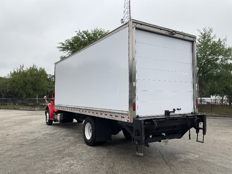 2018 Freightliner M2 106 in Tampa, FL — photo 6
