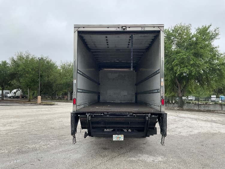 2018 Freightliner M2 106 in Tampa, FL — photo 8