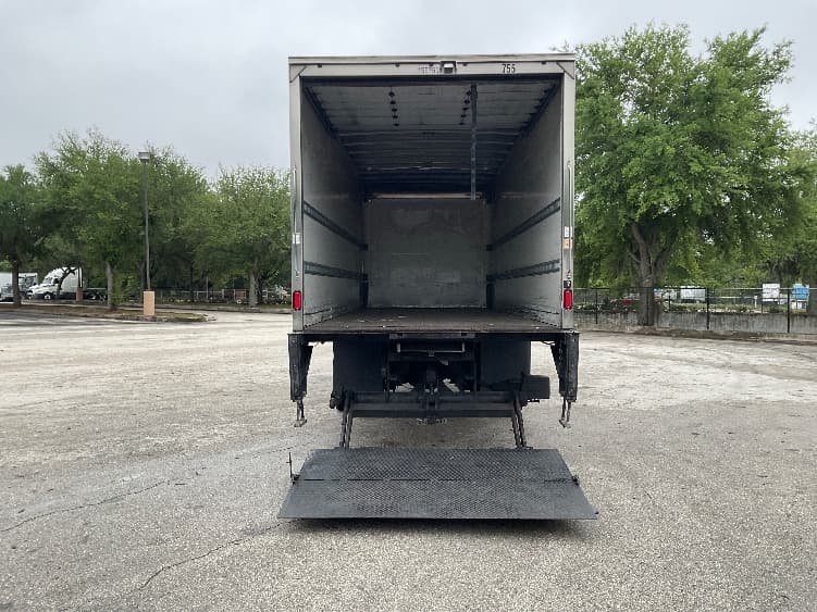 2018 Freightliner M2 106 in Tampa, FL — photo 9