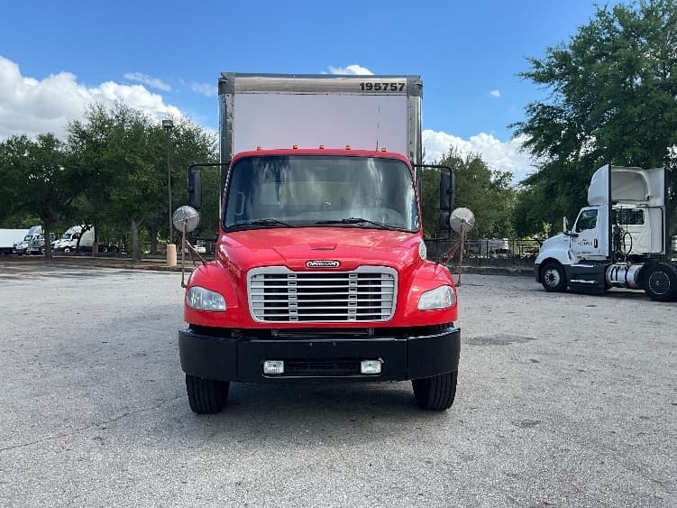 2018 Freightliner M2 106 in Tampa, FL — photo 2