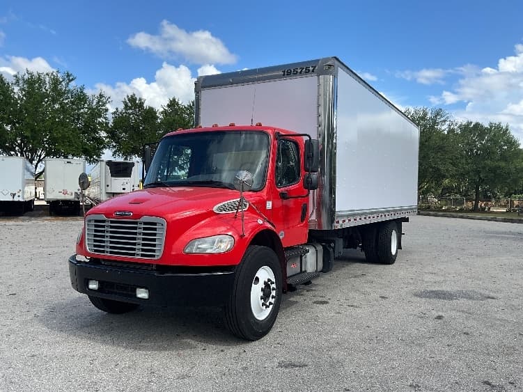 2018 Freightliner M2 106 in Tampa, FL — photo 3