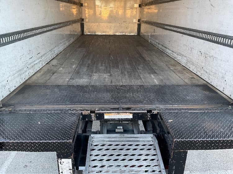 2018 Freightliner M2 106 in Tampa, FL — photo 10