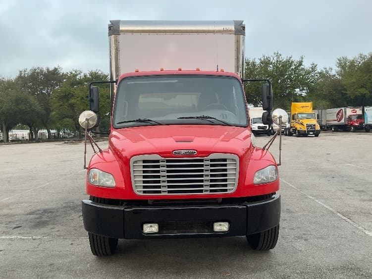 2018 Freightliner M2 106 in Tampa, FL — photo 2