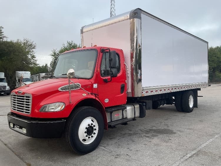 2018 Freightliner M2 106 in Tampa, FL — photo 3