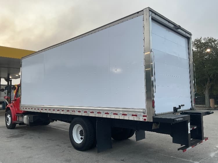 2018 Freightliner M2 106 in Tampa, FL — photo 6