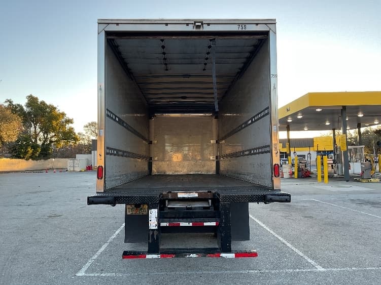 2018 Freightliner M2 106 in Tampa, FL — photo 8