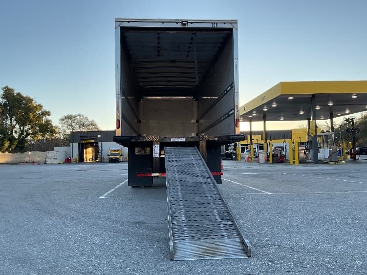 2018 Freightliner M2 106 in Tampa, FL — photo 9