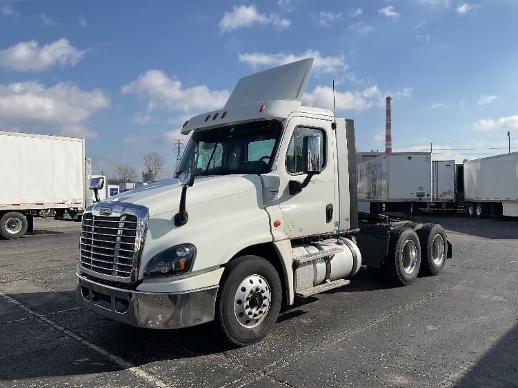 2018 Freightliner Cascadia in Kansas City, MO — photo 3