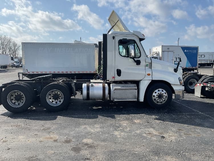 2018 Freightliner Cascadia in Kansas City, MO — photo 8