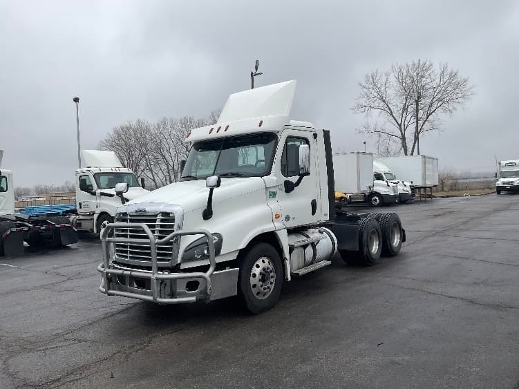 2018 Freightliner Cascadia in Kansas City, MO — photo 3