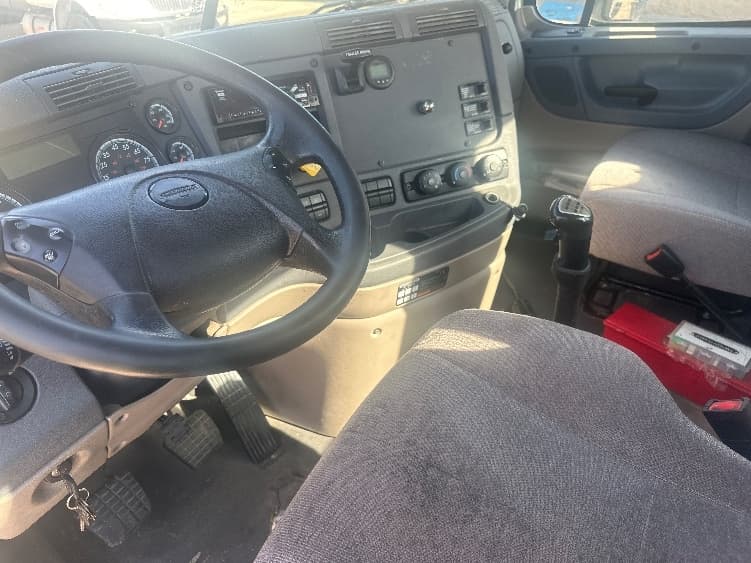 2018 Freightliner Cascadia in Hattiesburg, MS — photo 10