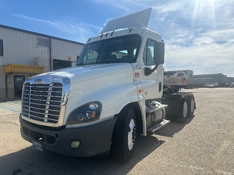 2018 Freightliner Cascadia in Hattiesburg, MS — photo 3