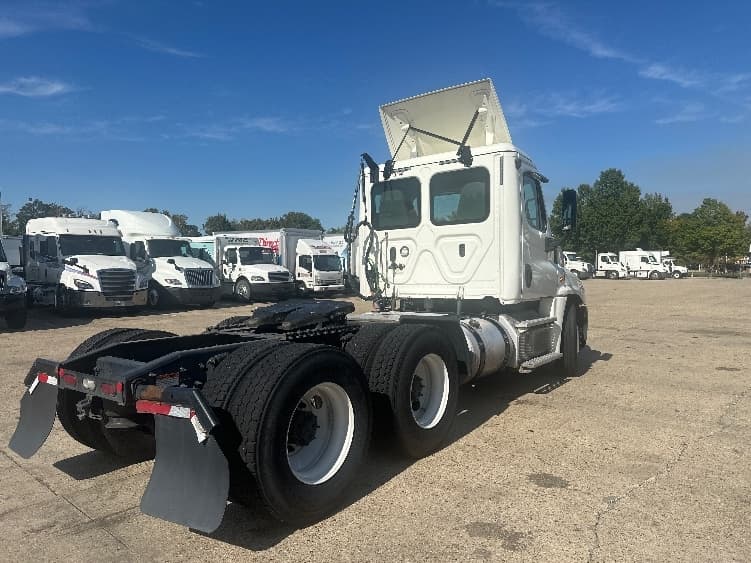 2018 Freightliner Cascadia in Hattiesburg, MS — photo 7