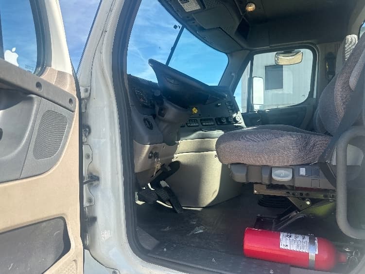 2018 Freightliner Cascadia in Hattiesburg, MS — photo 9