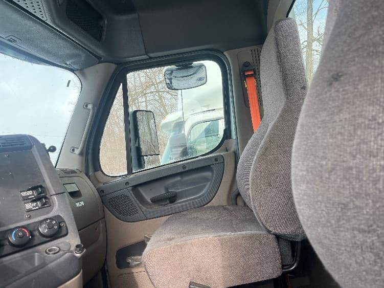 2018 Freightliner in Rochester, NY — photo 10