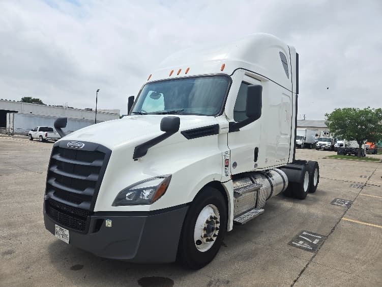 2023 Freightliner Cascadia in Dallas, TX — photo 3