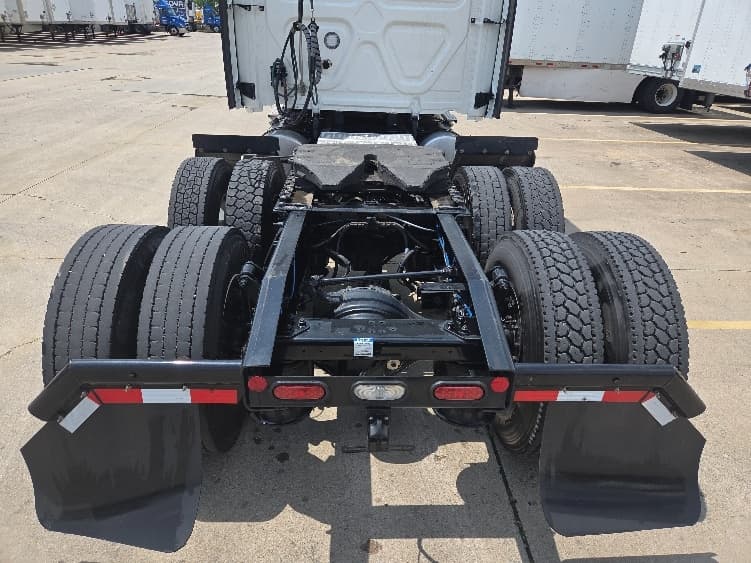 2023 Freightliner Cascadia in Dallas, TX — photo 6