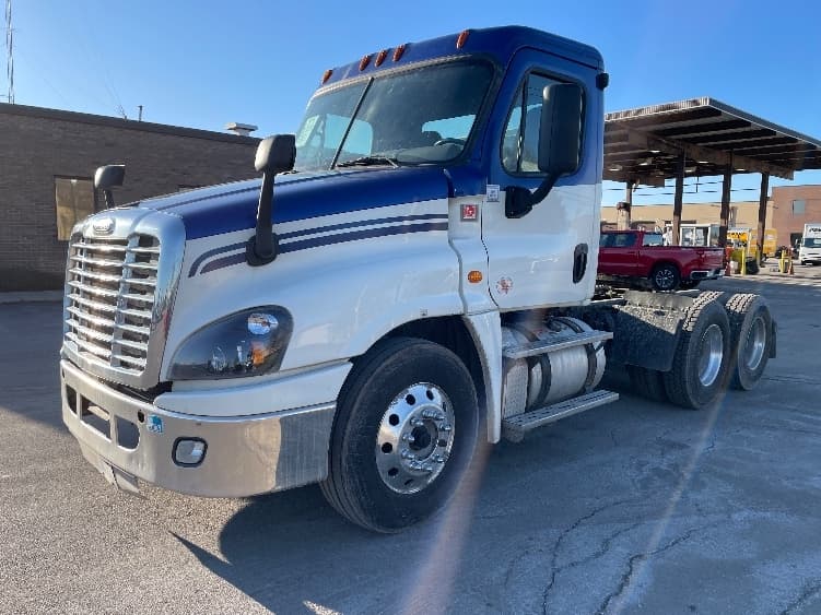 2018 Freightliner Cascadia in Torrance, CA — photo 3
