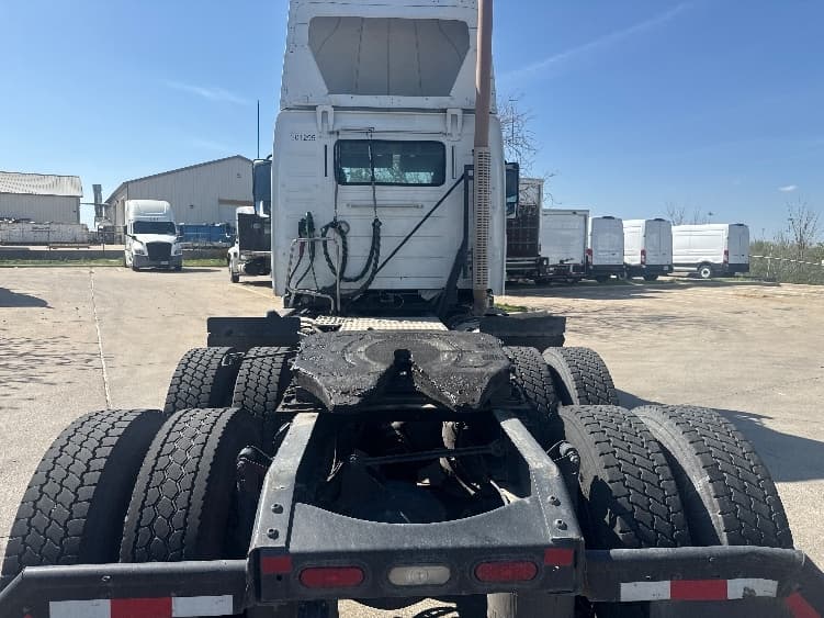 2018 Volvo VNL 300 in Dallas, TX — photo 6