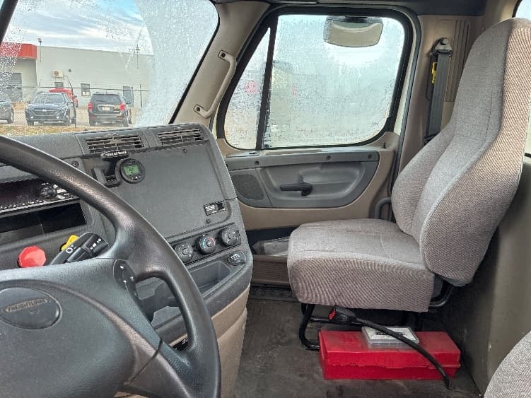 2018 Freightliner Cascadia in Parkersburg, WV — photo 10
