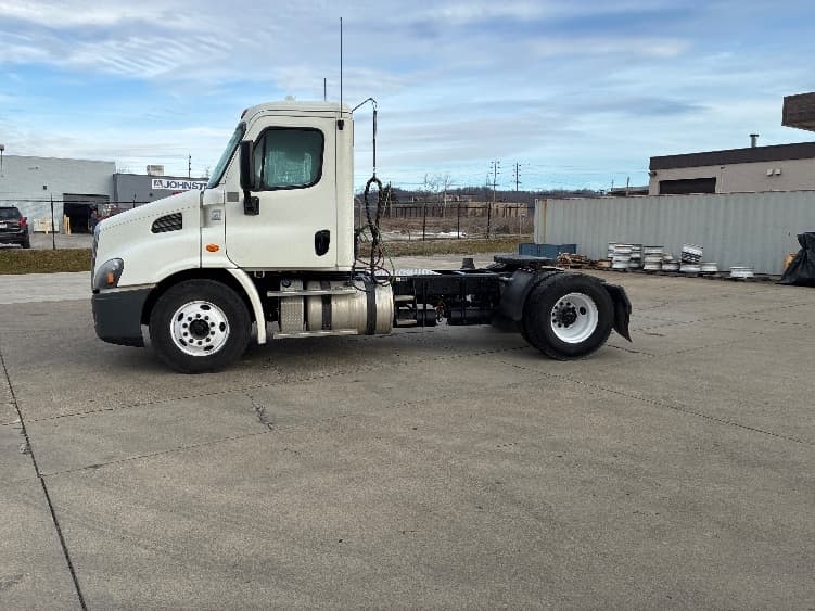 2018 Freightliner Cascadia in Parkersburg, WV — photo 4